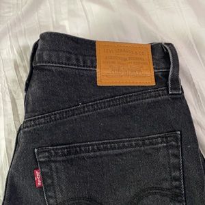 Levi’s Ribcage black shorts